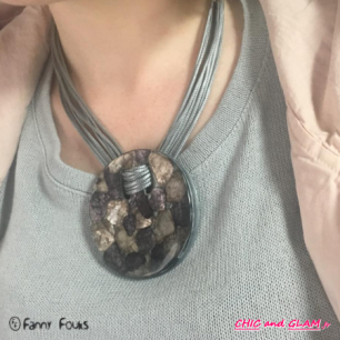 Collier multi fils médaille résine Fanny Fouks
