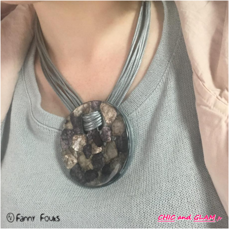 Collier multi fils médaille résine Fanny Fouks