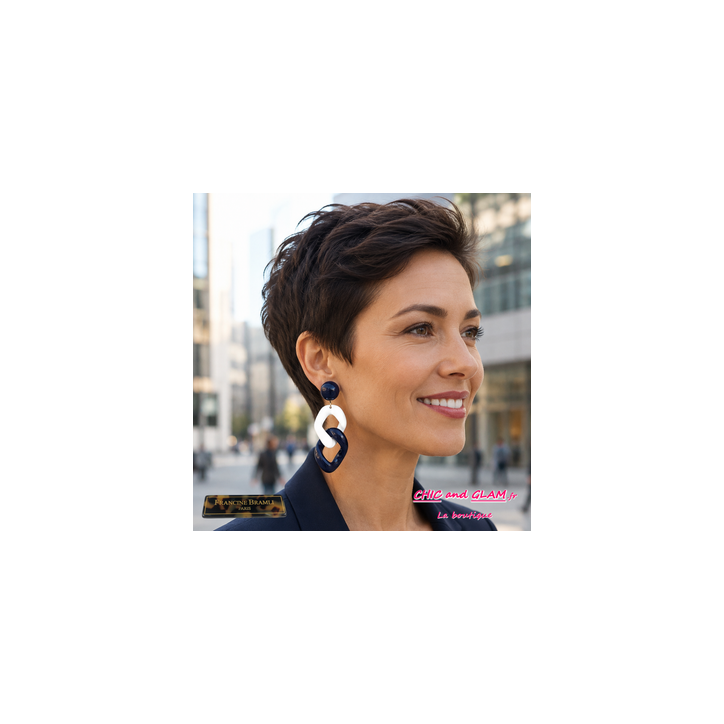 B.O mailles clip ton marine et blanc Francine Bramli . B.O mailles clip ton marine et blanc Francine Bramli .